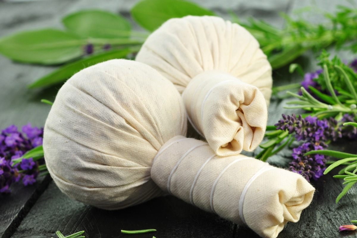 60 Minuten für Dich: Wohltuende Ganzkörpermassage oder herrliche Kräuterstempelmassage!