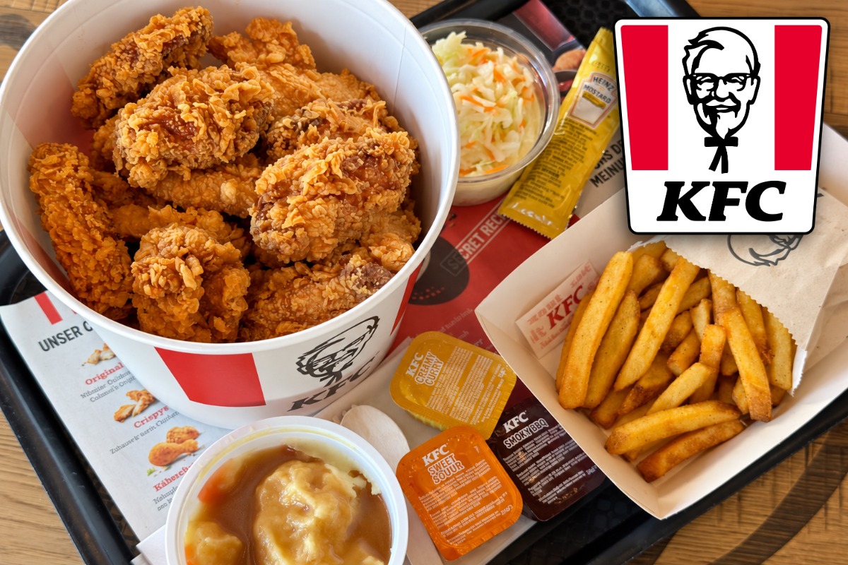 Legende! Der gro�e Family Friends Bucket von KFC mit 21 Chicken Spezialit�ten, 3 Beilagen & 3 Dips!